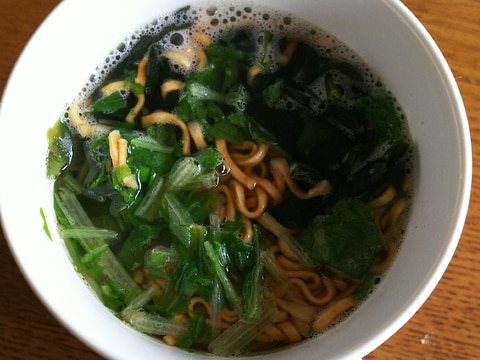 水菜とわかめのミニラーメン